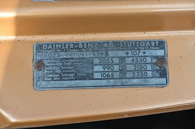 Lot 1972 Mercedes-Benz 350 SLC