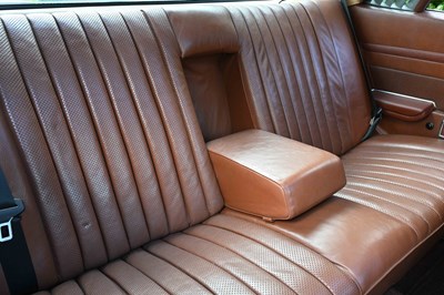 Lot 1972 Mercedes-Benz 350 SLC