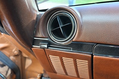 Lot 1972 Mercedes-Benz 350 SLC