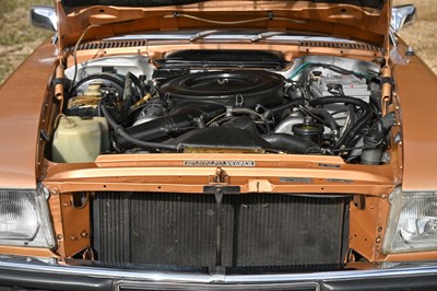 Lot 1972 Mercedes-Benz 350 SLC