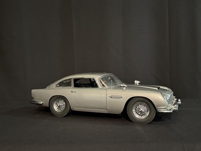 Lot James Bond Aston Martin DB5 1/8 Scale