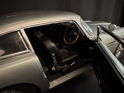Lot James Bond Aston Martin DB5 1/8 Scale
