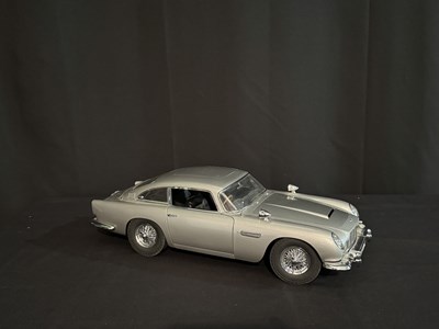 Lot James Bond Aston Martin DB5 1/8 Scale