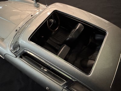 Lot James Bond Aston Martin DB5 1/8 Scale