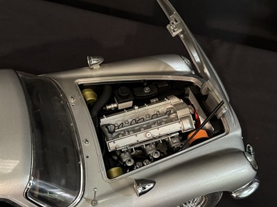 Lot James Bond Aston Martin DB5 1/8 Scale