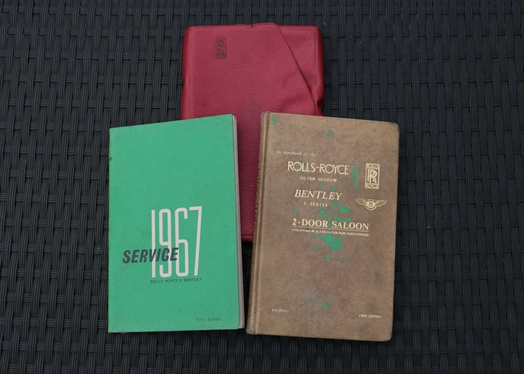 Lot Rolls-Royce and Bentley Handbooks