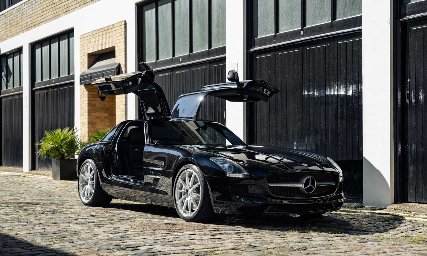 Lot 154 - 2011 Mercedes-Benz SLS AMG