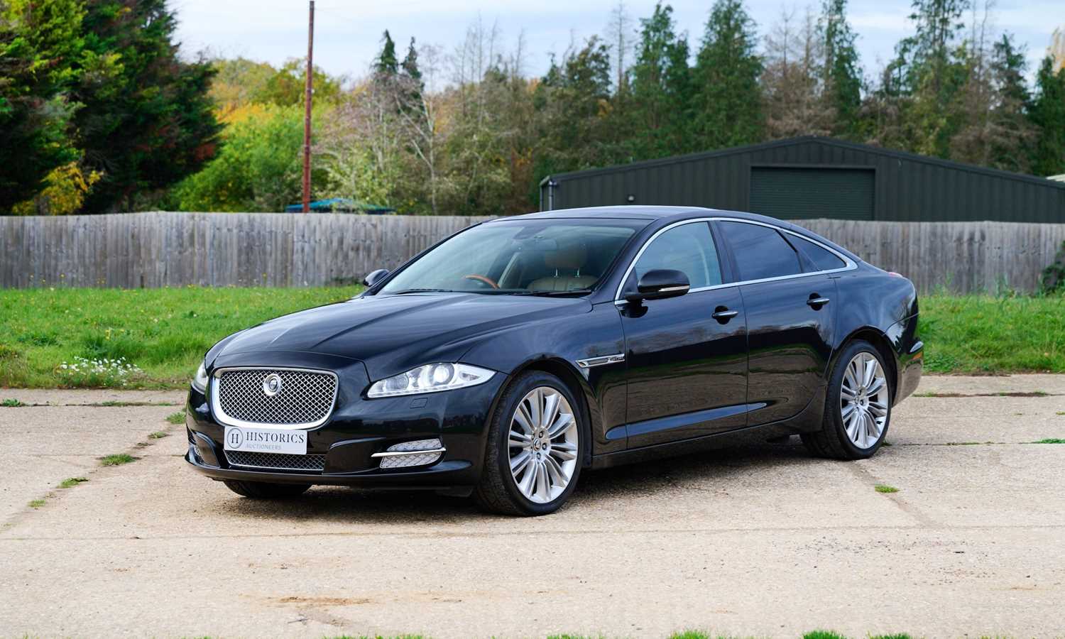 Lot 123 - 2011 Jaguar XJ 5.0 V8 Portfolio