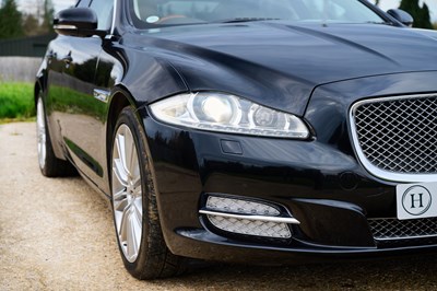 Lot 123 - 2011 Jaguar XJ 5.0 V8 Portfolio