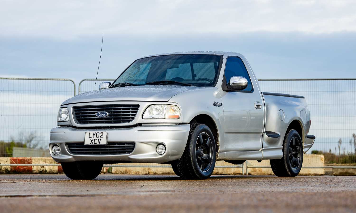 Lot 193 - 2002 Ford F-150 SVT Lightning