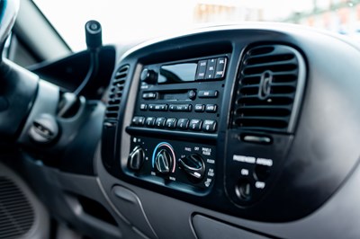 Lot 193 - 2002 Ford F-150 SVT Lightning