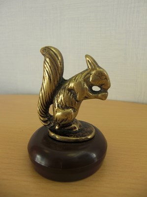 Lot A40 - A rare brass-era accessory Squirrel Eating a Nut Mascot