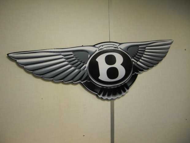 Lot 26 - Bentley Wings wall plaque.