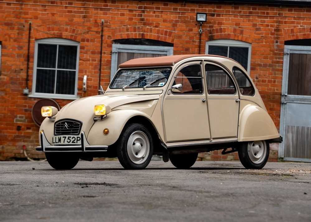 Lot 105 - 1975 Citroën 2CV6 Club