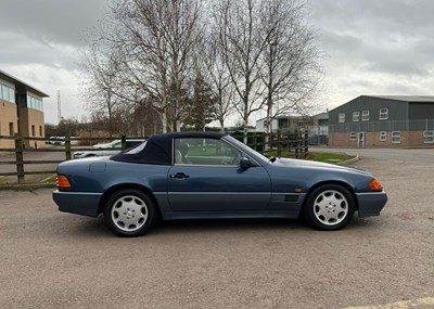 Lot 122 - 1993 Mercedes-Benz SL300