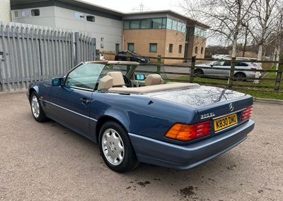 Lot 122 - 1993 Mercedes-Benz SL300