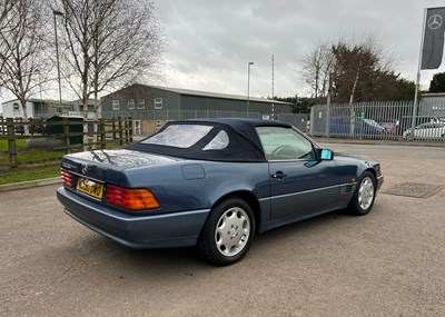 Lot 122 - 1993 Mercedes-Benz SL300