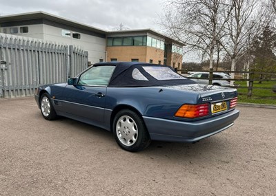 Lot 122 - 1993 Mercedes-Benz SL300