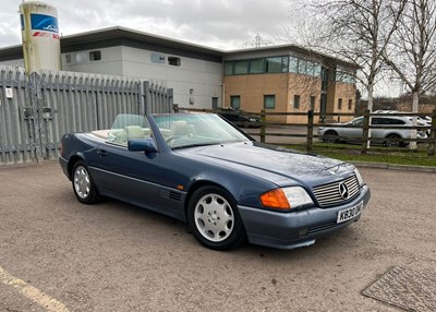 Lot 122 - 1993 Mercedes-Benz SL300