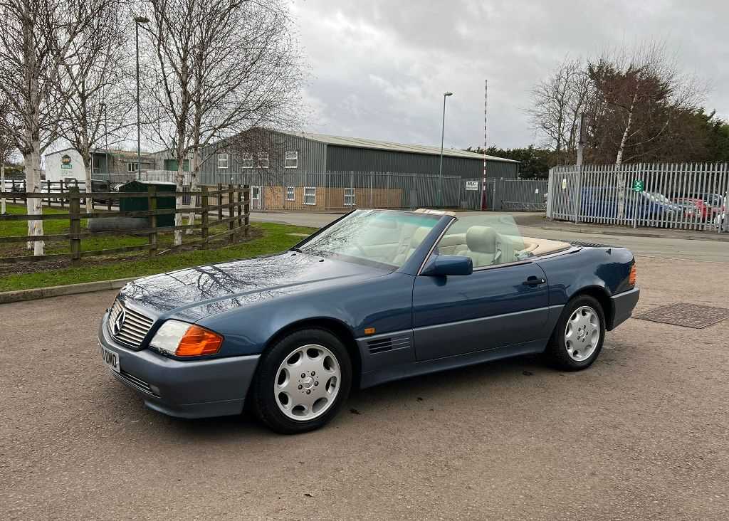 Lot 122 - 1993 Mercedes-Benz SL300