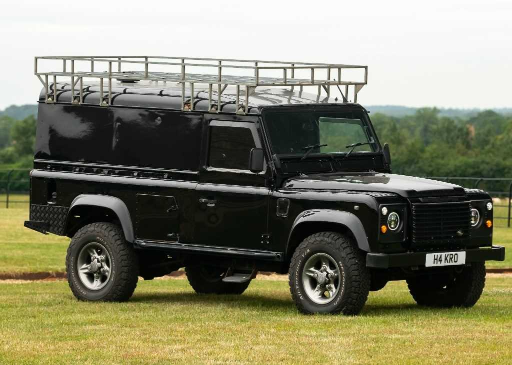 Click for high resolution Lot 144 - 1991 Land Rover Defender 110 200TDi ‘Safari'