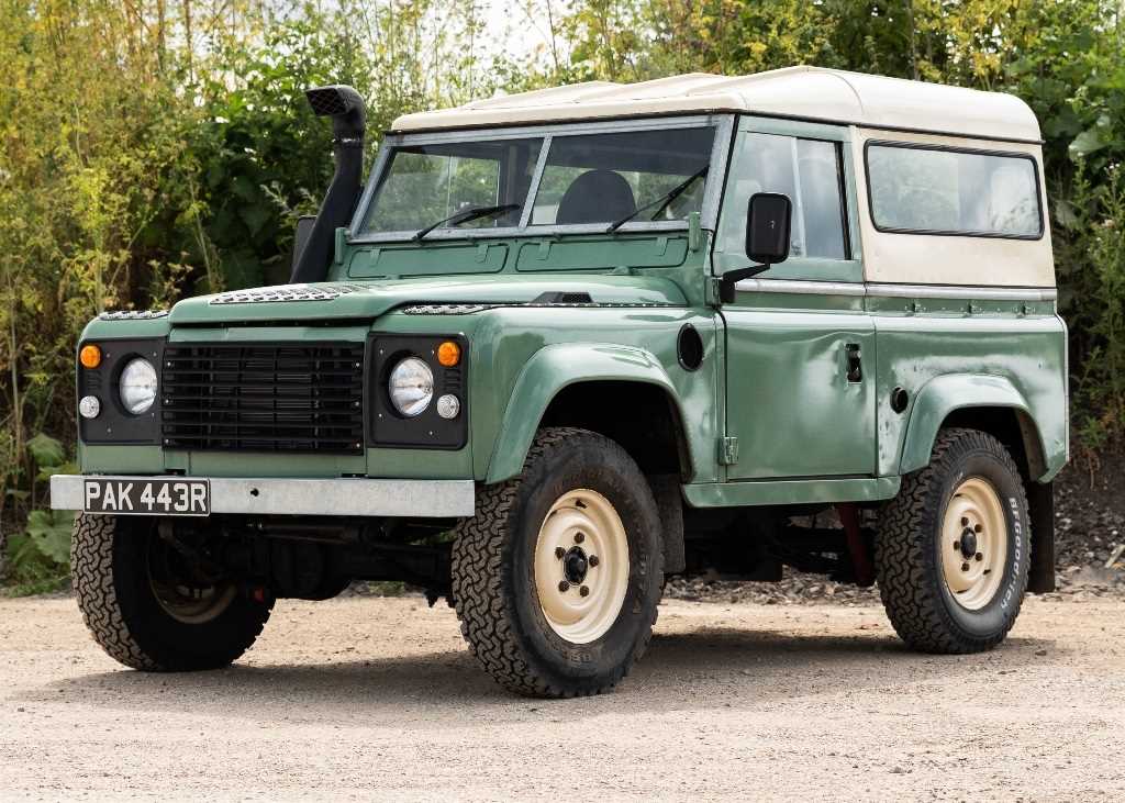 Click for high resolution Lot 106 - 1977 Land Rover 88”