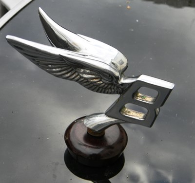 Lot 133 - A Bentley Flying 'B' mascot with long flowing wings in heavy chrome