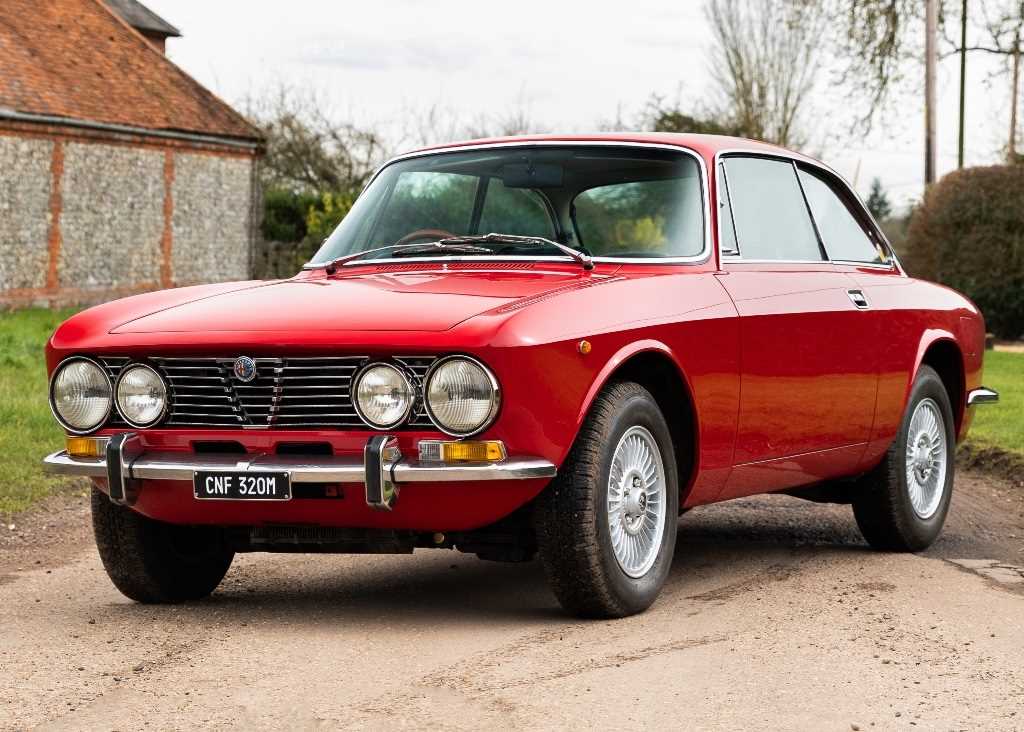 Click for high resolution Lot 187 - 1973 Alfa Romeo 2000 GT Veloce