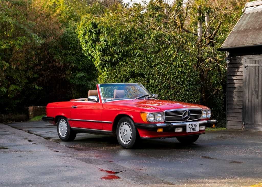 Click for high resolution Lot 240 - 1986 Mercedes-Benz 560 SL
