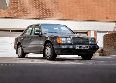 Lot 282 - 1987 Mercedes-Benz 230E