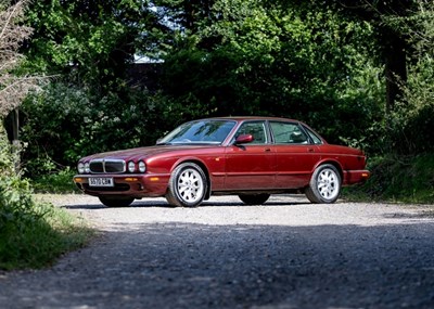 Lot 266 - 1998 Jaguar  XJ8 (4.0 litre)