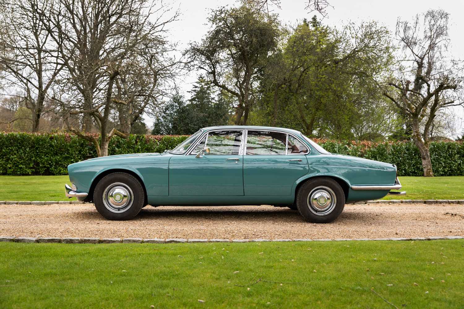Click for high resolution Lot 116 - 1973 Daimler  Sovereign Series I (2.8 litre)