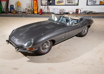 Lot 188 - 1961 Jaguar  E-Type Series 1 Roadster (Outside bonnet lock)