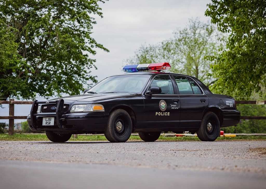 Click for high resolution Lot 116 - 2002 Ford Crown Victoria Police Interceptor