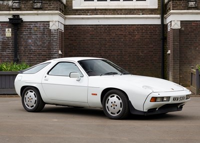 Lot 126 - 1986 Porsche 928 S2