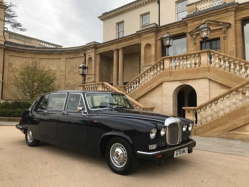 Lot 176 - 1990 Daimler DS 420 Limousine