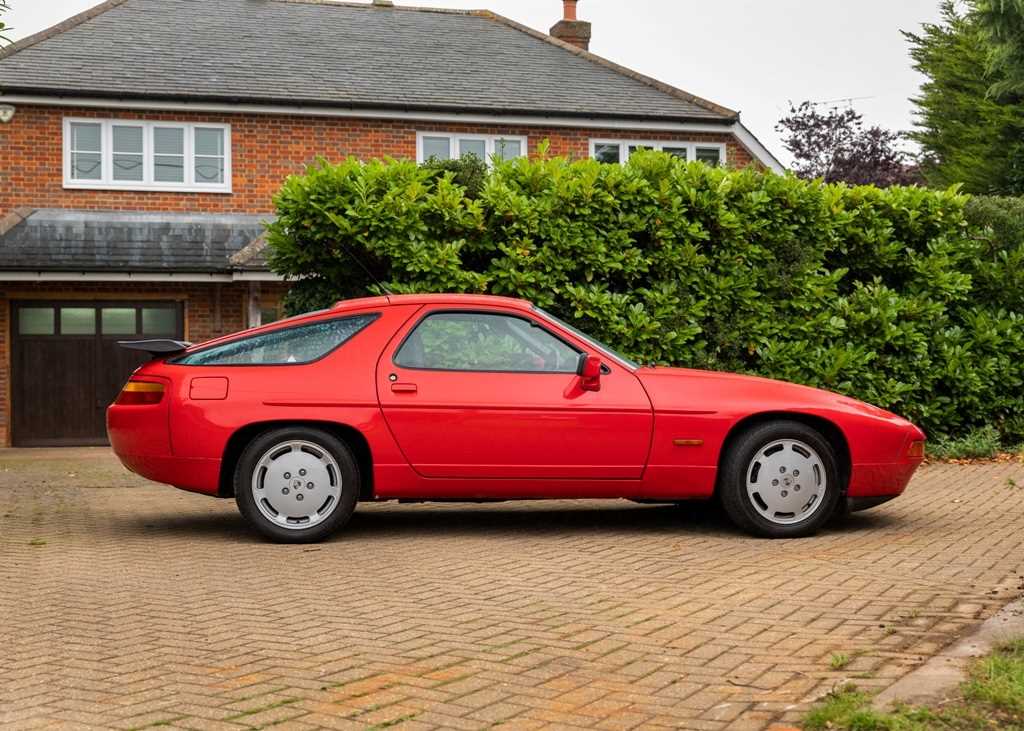 Click for high resolution Lot 147 - 1988 Porsche  928 S4