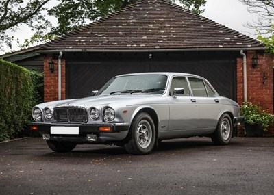 Lot 129 - 1992 Daimler  Double-Six (Series III)