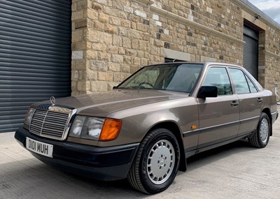 Lot 301 - 1987 Mercedes-Benz 300E