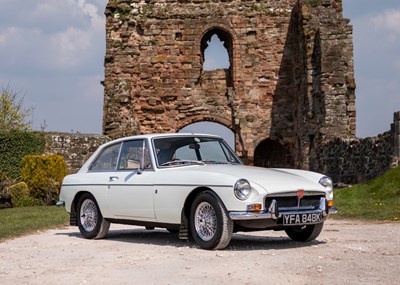 Lot 147 - 1972 MG B GT