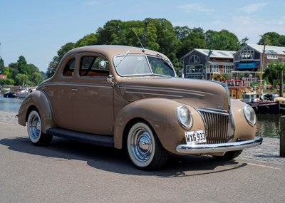 Lot 175 - 1939 Ford  V8 Deluxe