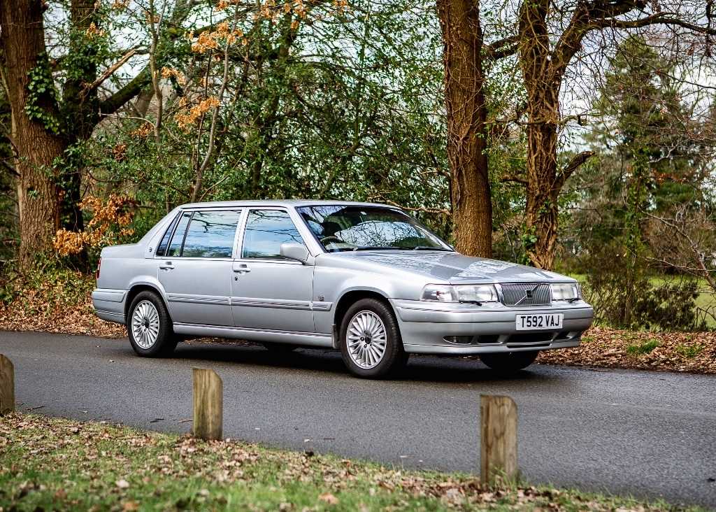 Lot 107 - 1999 Volvo S90 Royal Long Wheelbase