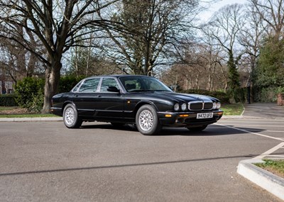 Lot 219 - 2000 Jaguar XJ8 (3.2 litre)