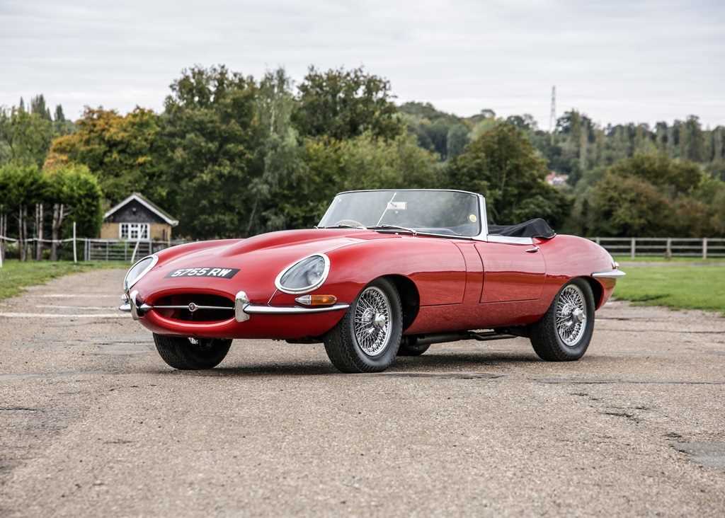 Lot 327 - 1961 Jaguar E-Type Series I Roadster (Flat-floor)