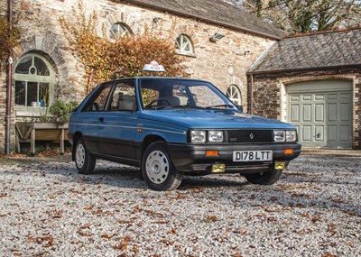 Lot 272 - 1986 Renault II Broadway