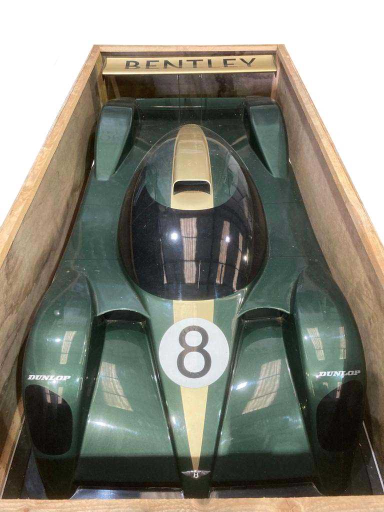 Click for high resolution Lot 88 - A display model of the 2001 Le Mans Bentley Speed 8