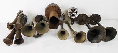 Lot 7 - Various vintage electric and air horns