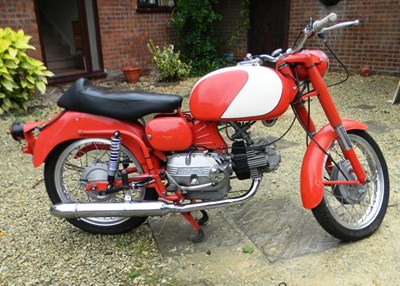 Lot 302 - 1957 Aermacchi 175 Alarossa