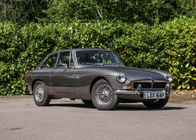 Lot 211 - 1975 MG B GT