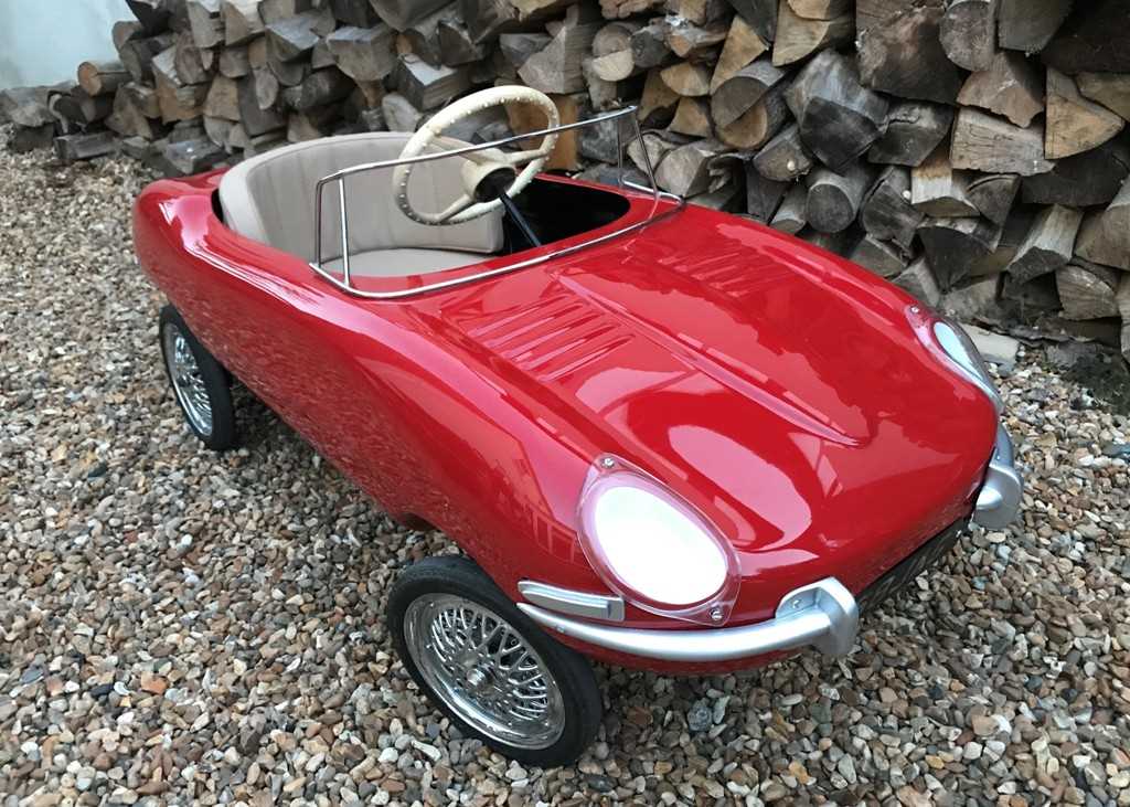 Lot 101 1968 Triang E Type Pedal Car